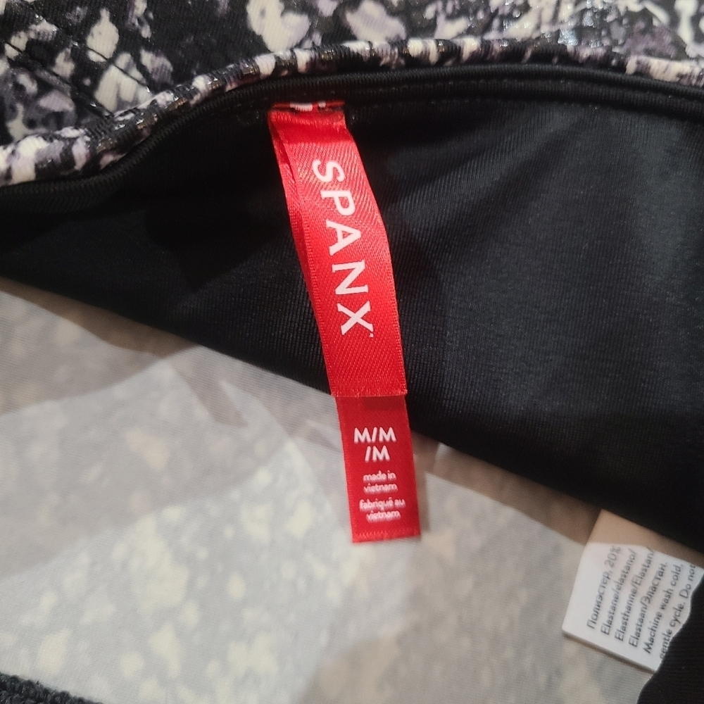 NEW Spanx Faux Leather Snake Skin Shine Leggings Womens Medium Stretch Gray Blk - Picture 7 of 10